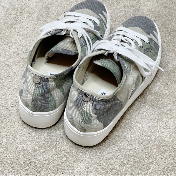 Steve Madden Emmi Camo Platform Sneaker - Picture 5 of 6